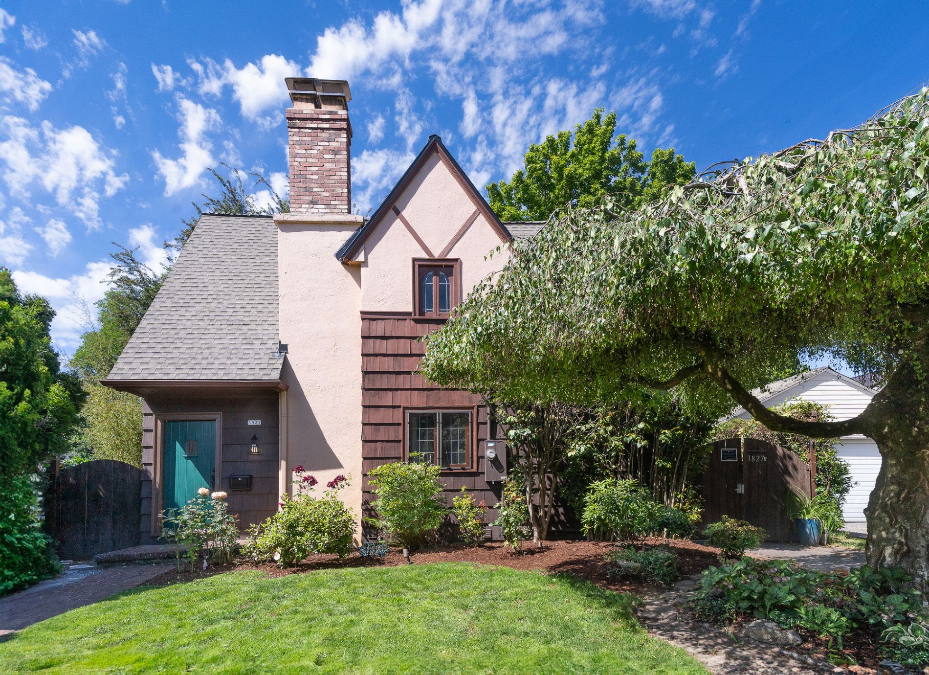 3827 SE Kelly Street